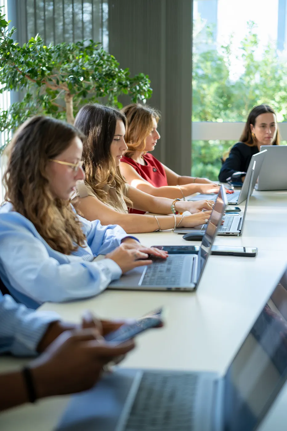 Il team Universo al lavoro sui computer